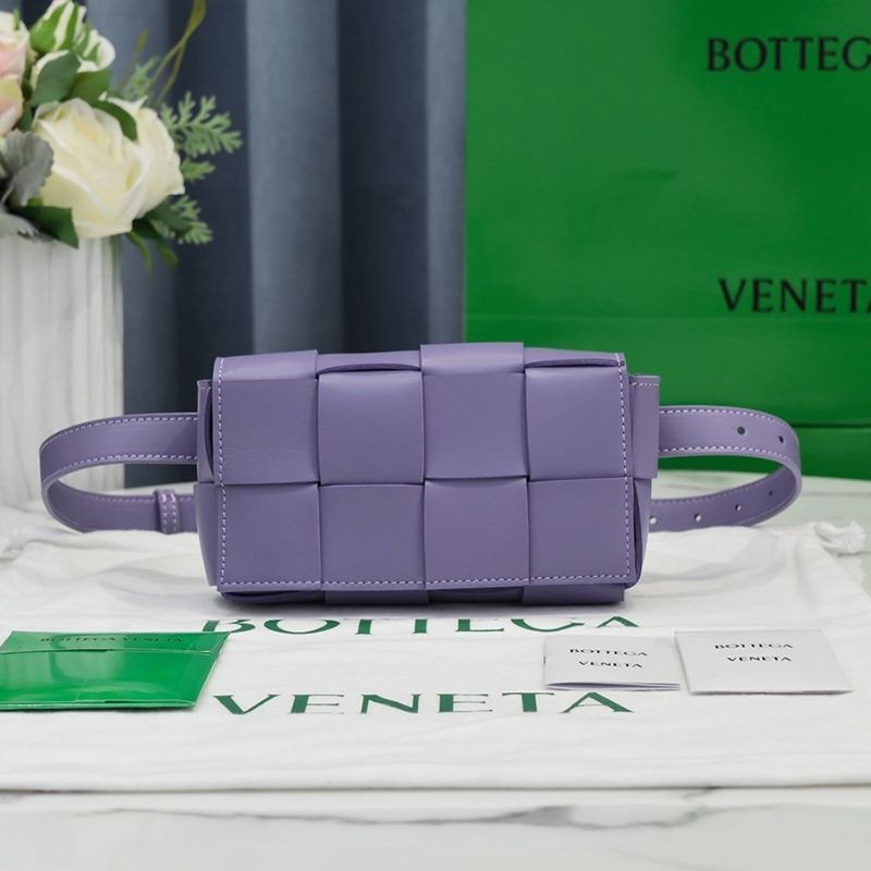 The Battle for the Bottega Veneta Cassette Fake Crossbody Bag bot08165