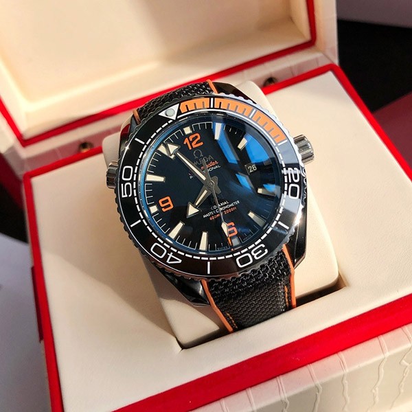 Love at first sight? Fake Omega Seamaster Planet Ocean Co-Axial Master Chronometer OMR77934