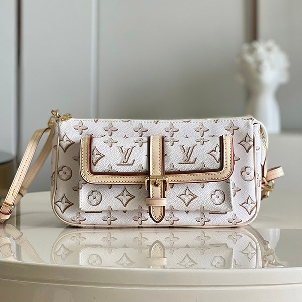 "Adult and elegant design? "Louis Vuitton Maxi Pochette Accessoires fake M20920 "Adult and elegant design? "Louis Vuitton Maxi Pochette Accessoires fake M20920