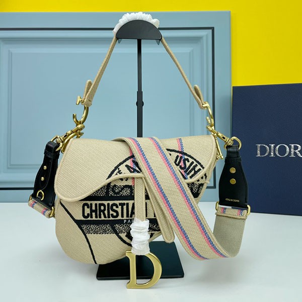 Love at first sight? The very popular Dior saddle bag replica oblique shoulder bag def59128