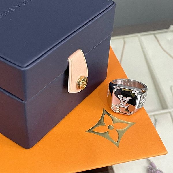 [Sold out] Louis Vuitton Ring Replica Monogram Carved vug34910