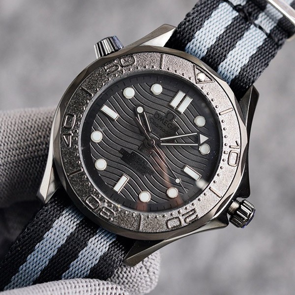 Omega Replica Seamaster Diver Coaxial Master Chronometer Black OMY68553