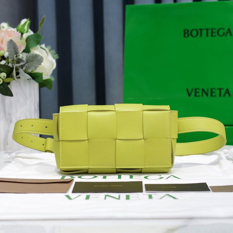 The rapidly growing popularity of the Bottega Veneta Cassette Replica Crossbody Bag BOM99402