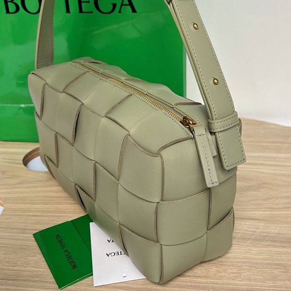 Sure to sell out: Bottega Veneta Brick Cassette Shoulder Bag Replica 709360VMAY12916