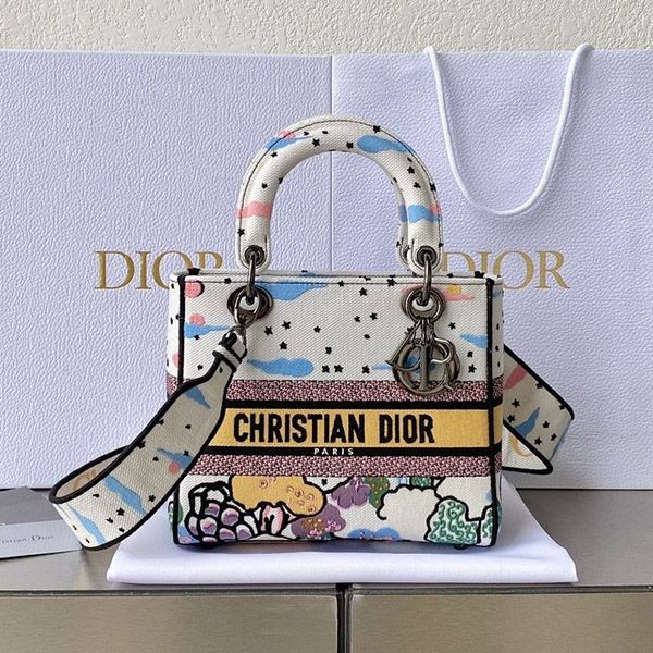 Very popular! Dior Lady D-Lite replica medium bag M0565NRVO_M941 Very popular! Dior Lady D-Lite replica medium bag M0565NRVO_M941