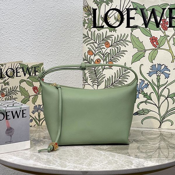Sale New 22AW Loewe Cuby Bag Large Grain Calfskin Replica loy91831