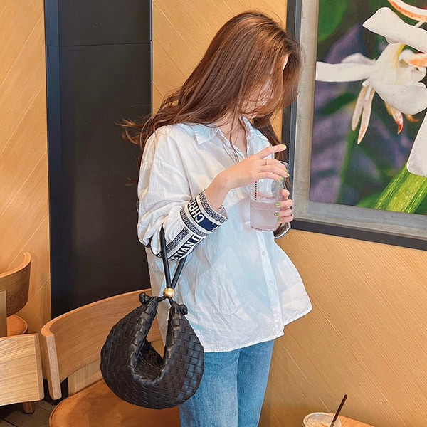 The hottest topic! Bottega Veneta Replica Turn Pouch Intrecciato Leather Black 701024V1W518425