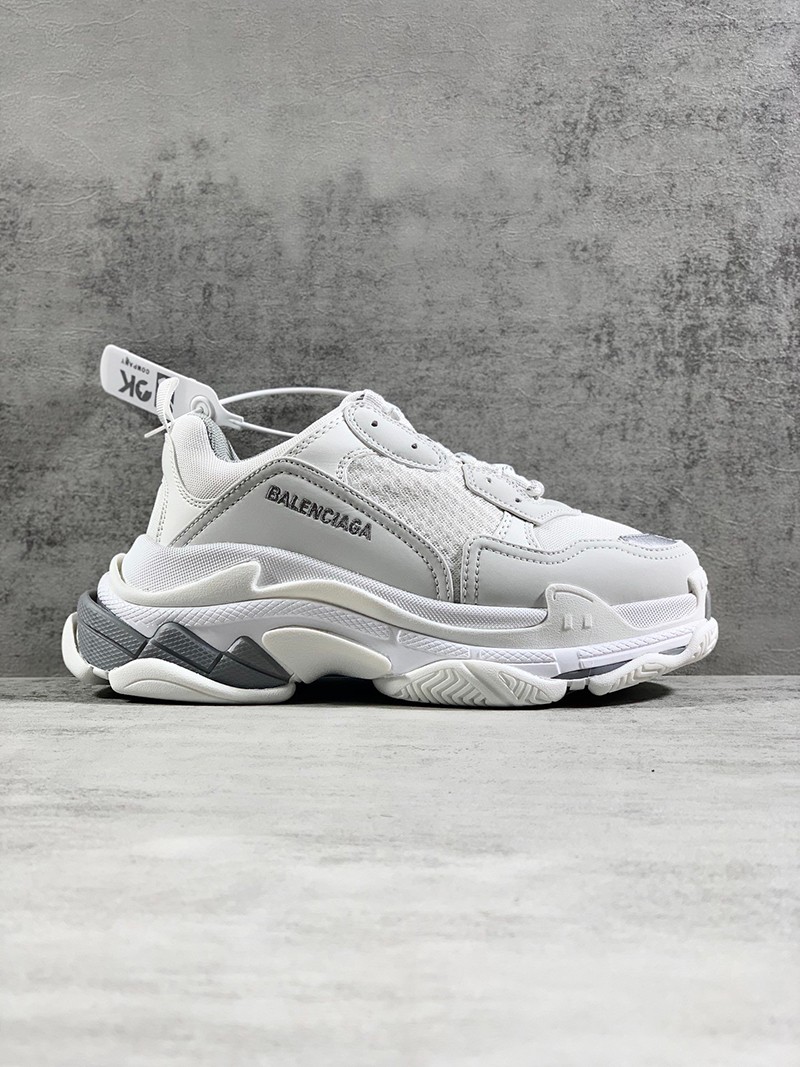 Popular all over the world? Balenciaga Triple S sneakers replica triple sole bat00516