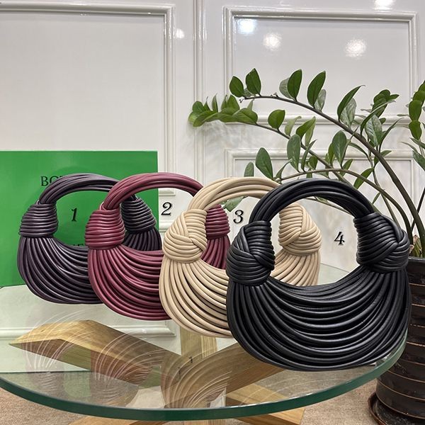 Extremely rare! Fake Bottega Veneta tube-shaped leather mini bag in 4 colors 680934V1H106170 Extremely rare! Fake Bottega Veneta tube-shaped leather mini bag in 4 colors 680934V1H106170