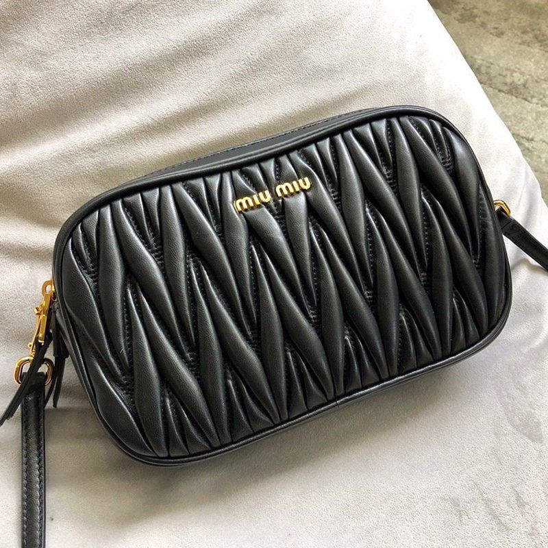 Classic Miu Miu Matelasse Replica Leather Crossbody Bag myu04782 Classic Miu Miu Matelasse Replica Leather Crossbody Bag myu04782