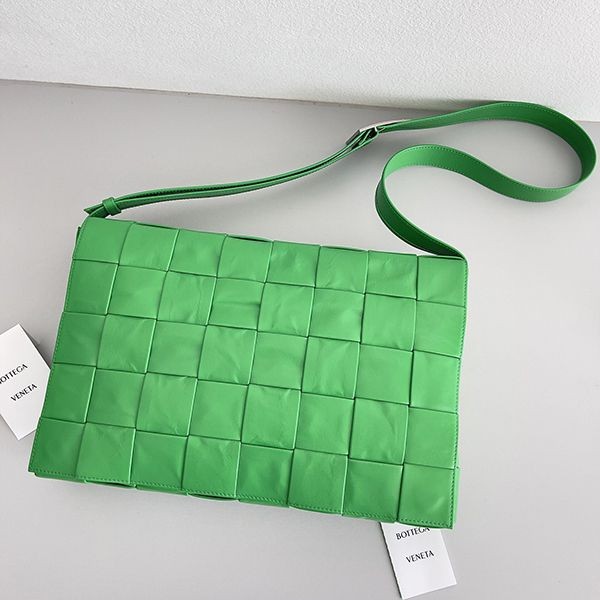 Extremely Rare! Fake Bottega Veneta Cassette Crossbody Maxi Bag 691407VCQ718803