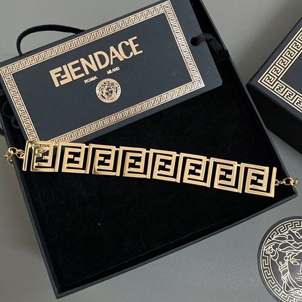 Free shipping Fender Chain Gold Color Bracelet Replica feu10442