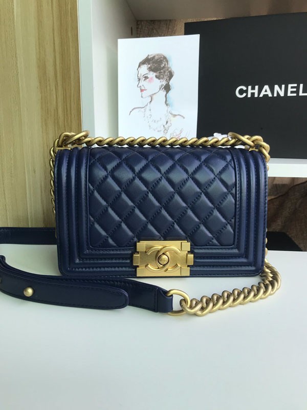 [Miraculous restock! Immediate shipping] Replica Chanel Matelasse Boy Chanel Shoulder Bag shw35268