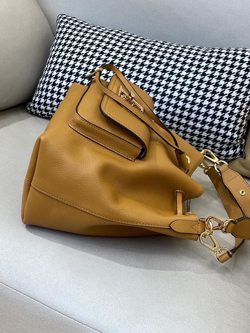 No customs duties Louis Vuitton Lock Me Bucket NV copy 2way shoulder bag M57689