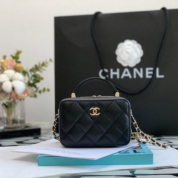 Love at first sight? Chanel Vanity Case Shoulder Bag shb97581