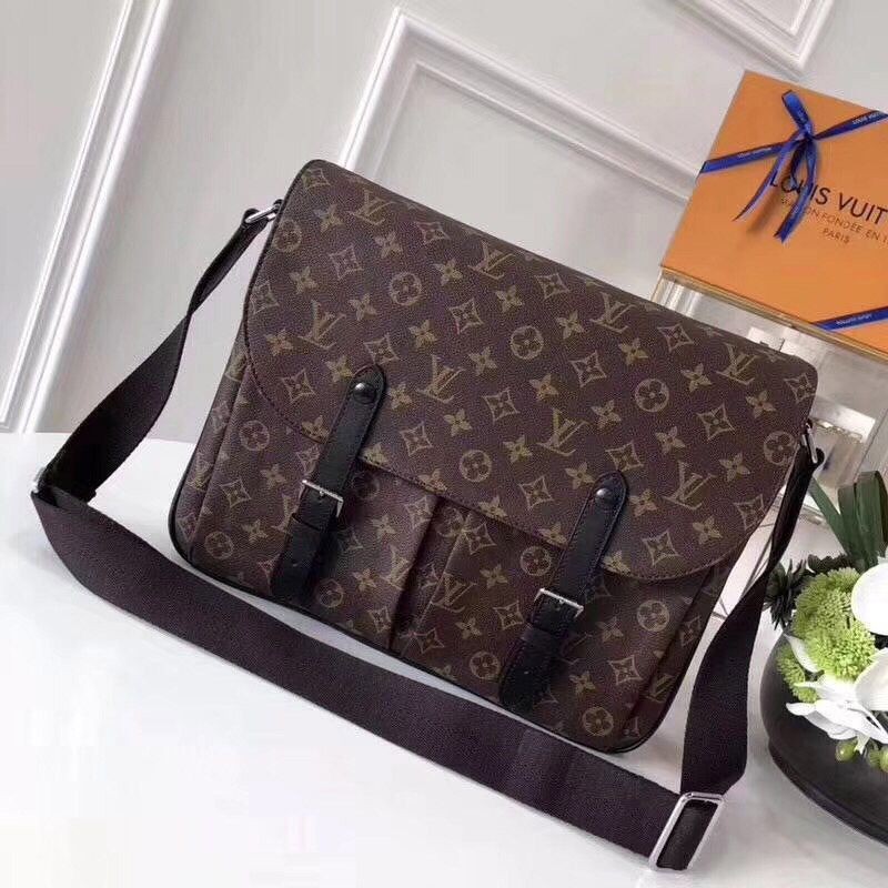 Hard to find Louis Vuitton shoulder bag Christopher Messenger Monogram Graphite vuv05938