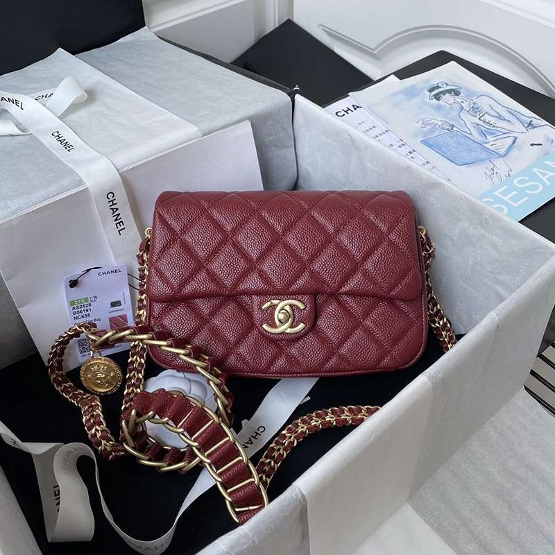 Hard to find Chanel chain shoulder bag in caviar skin shi74457 Hard to find Chanel chain shoulder bag in caviar skin shi74457
