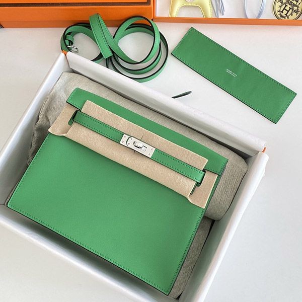 Not available in Japan Hermes Kelly Dance Replica 22cm Green Inner Stitching Two-tone Metal Fittings err32869 Not available in Japan Hermes Kelly Dance Replica 22cm Green Inner Stitching Two-tone Metal Fittings err32869