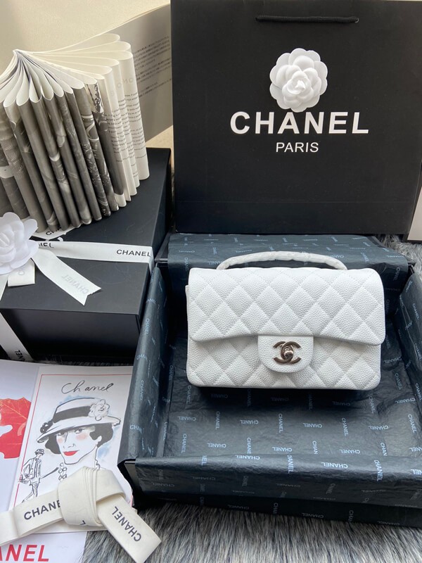 (Chanel) ☆ Matelasse Classic Handbag ☆ White A01113