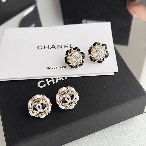 Love at first sight? Fake Chanel earrings, metal, lambskin, CC mark, gold, 2 colors, shh79448