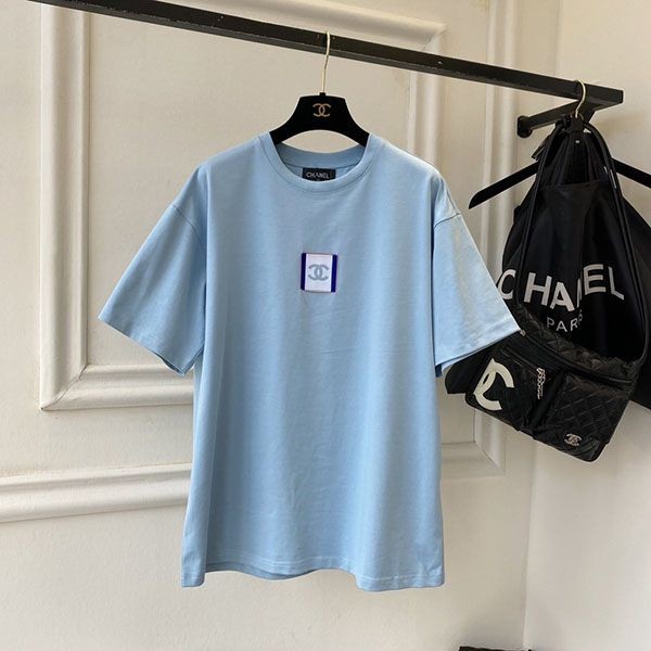 [Not available in Japan] Replica Chanel T-shirt with Monogram Print shd81358