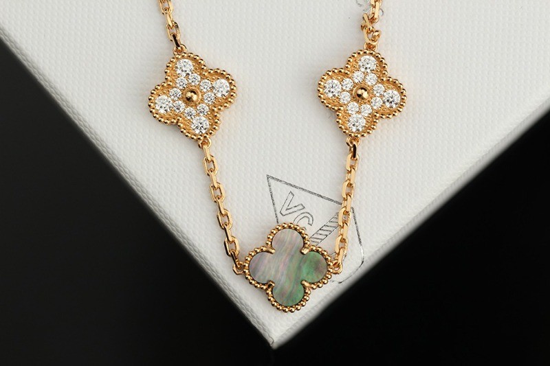 Sold out Van Cleef & Arpels Replica Vintage Alhambra Bracelet 5 Motifs VCARP4KN00