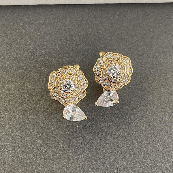 The battle for Chanel Camellia Diamond Necklace replica sha95996