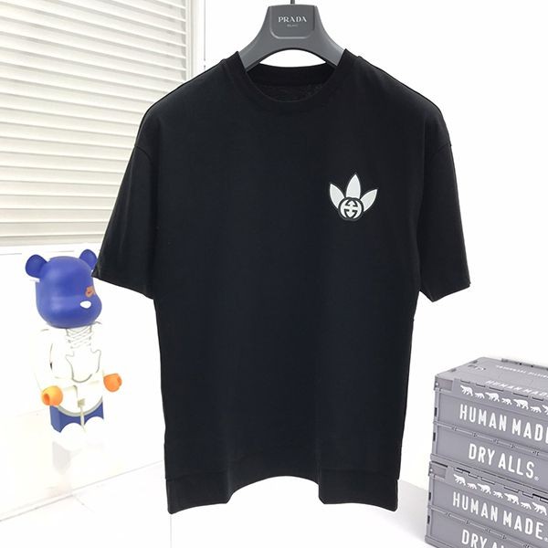 The most popular collaboration between Gucci and Adidas, fake Trefoil print T-shirt gue66455 The most popular collaboration between Gucci and Adidas, fake Trefoil print T-shirt gue66455