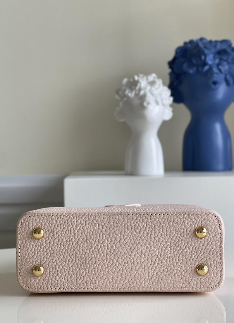 Very popular all over the world? Louis Vuitton Capucines BB copy ★ Taurillon leather vum91313