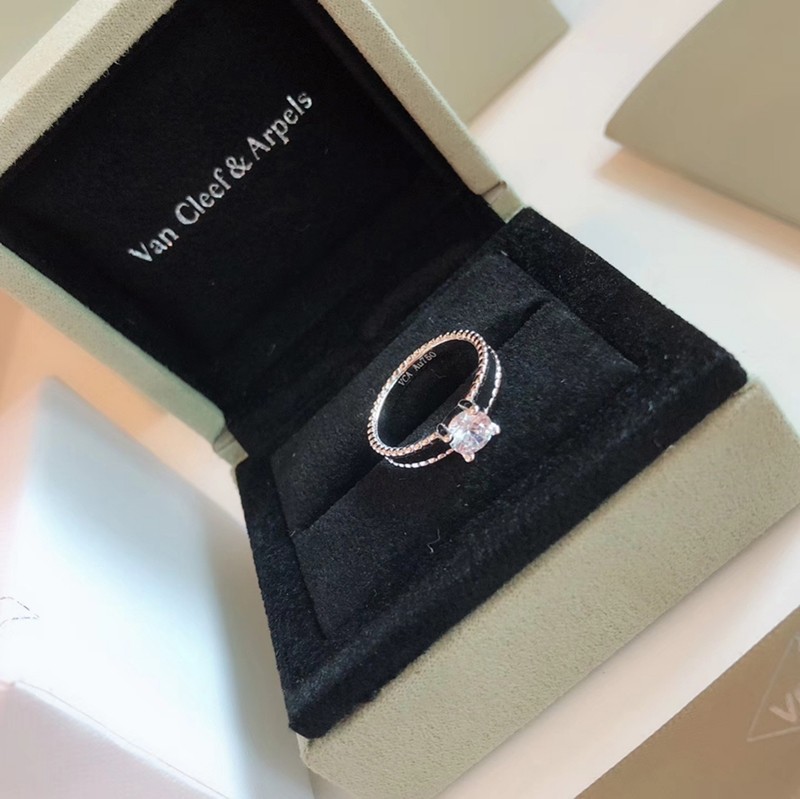 Cute Van Cleef & Arpels Perlée Sweet Clover Ring vax36124