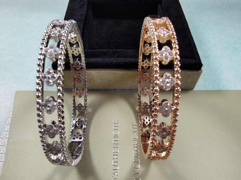 [Very Popular] Van Cleef & Arpels Replica Snowflake Bracelet VCARO3RQ00