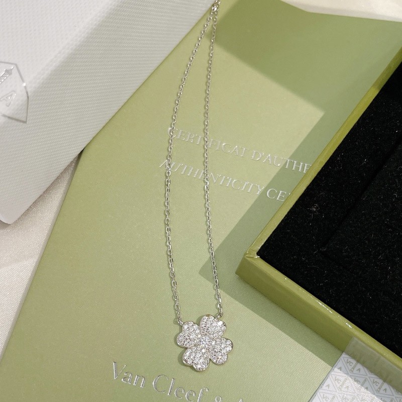 Rare Van Cleef & Arpels Cosmos Clip Replica Pendant val72913