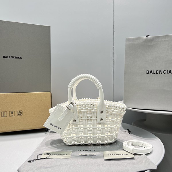 Love at first sight? Balenciaga Bistro XXS Replica Basket with Strap 6780282IE3Y9000