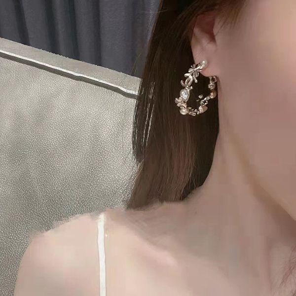 Very popular all over the world? Chanel glittering CC logo clover earrings fake shs97798