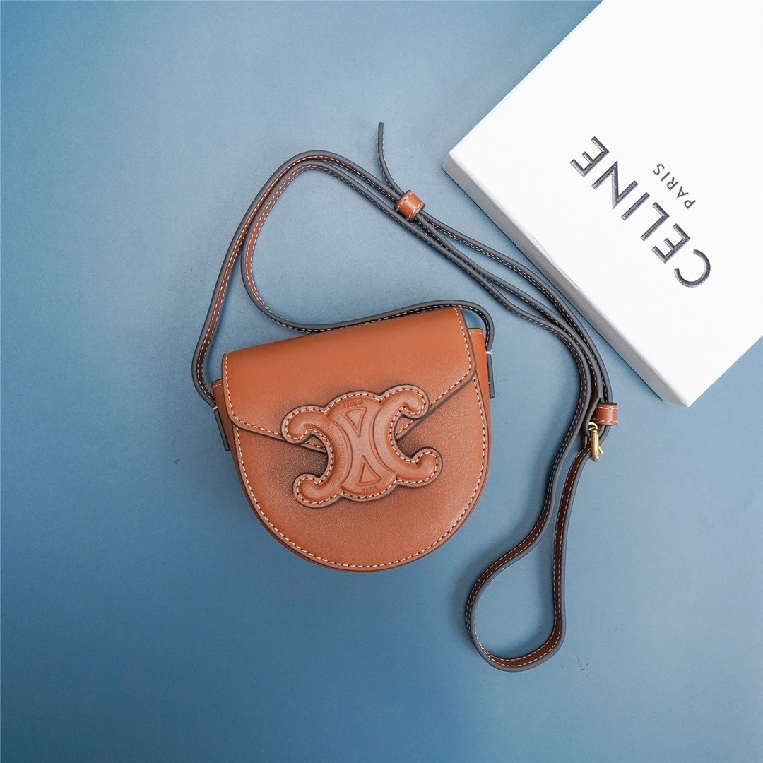 [Not available in Japan] Replica Celine Mini Besas Cuir Triomphe Shoulder Bag 10J303DPQ04LU