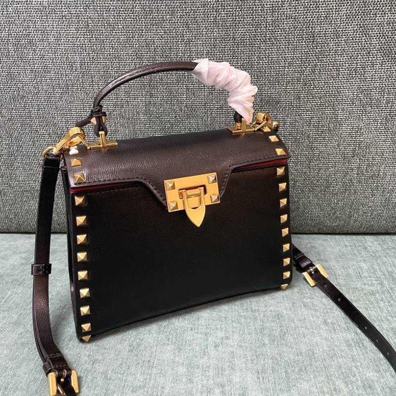 Competitive Valentino calf leather studded bag replica, easy to use, Vus52302