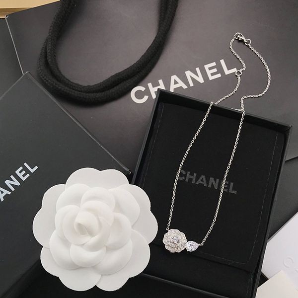 No. 1 in cumulative sales! Chanel Camellia Diamond Necklace Replica shl01865