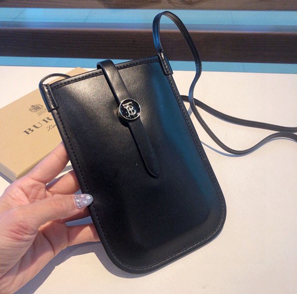 Rare color Burberry smartphone case replica compatible with all iPhone models Bat63433