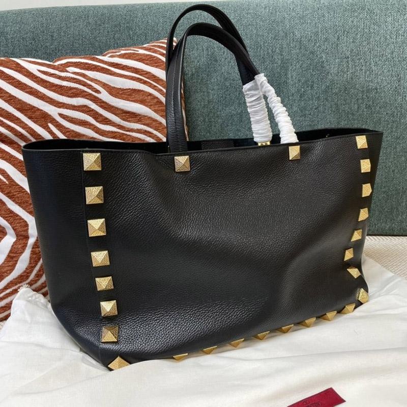 Very popular! New color! Rare Valentino tote bag, fake leather Vuf51379