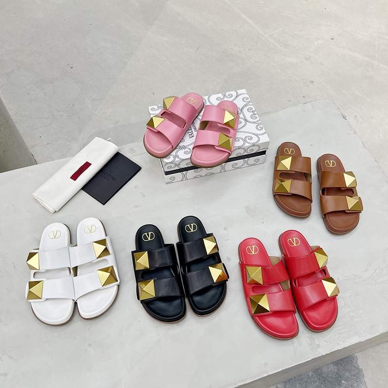 ?Elegant feet? Valentino copy 2022 spring and summer new rivet sandals 5 colors Vug32430