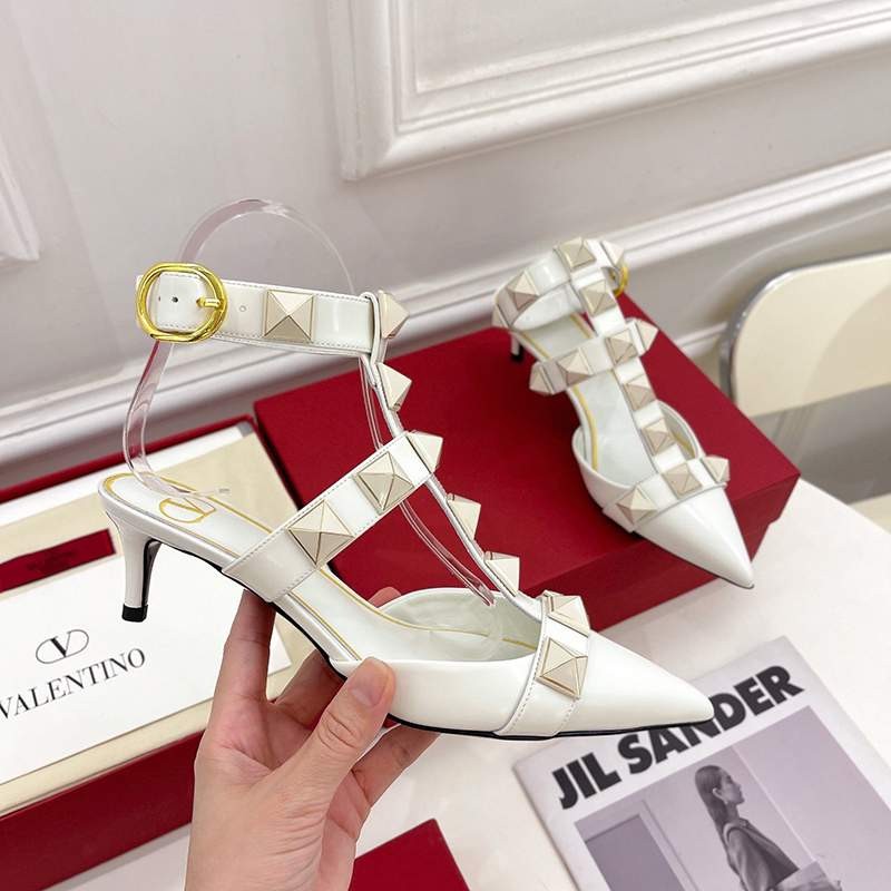 New Valentino Pumps Replica Roman Stud Calfskin Pumps Vul78878