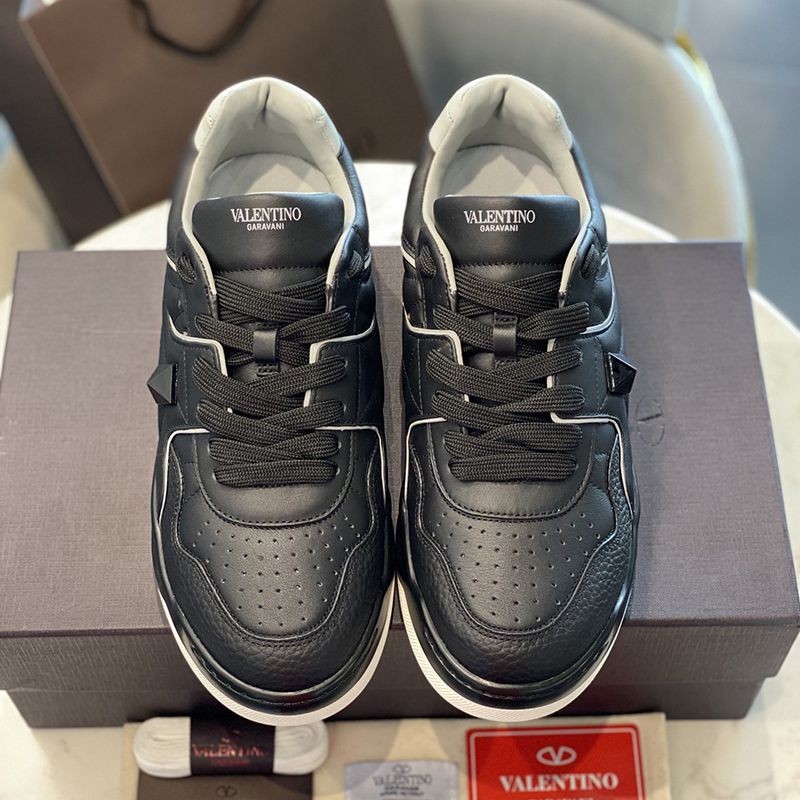 Popularity is rising rapidly Valentino copy low-cut sneakers ONE STUD nappa leather Vuf88933