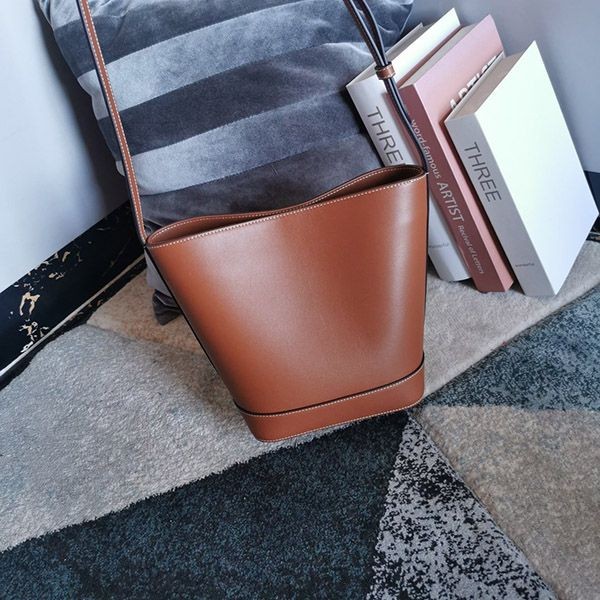 Very popular all over the world? Celine Small Bucket Cuir Triomphe Replica / Smooth Calfskin 198243DU3