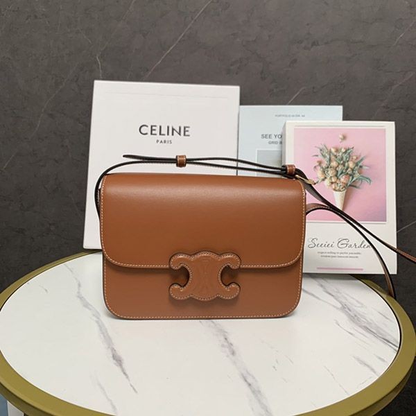 New for Spring/Summer: Celine Cuir Triomphe Bag Replica / Natural Calfskin 199223BFN New for Spring/Summer: Celine Cuir Triomphe Bag Replica / Natural Calfskin 199223BFN