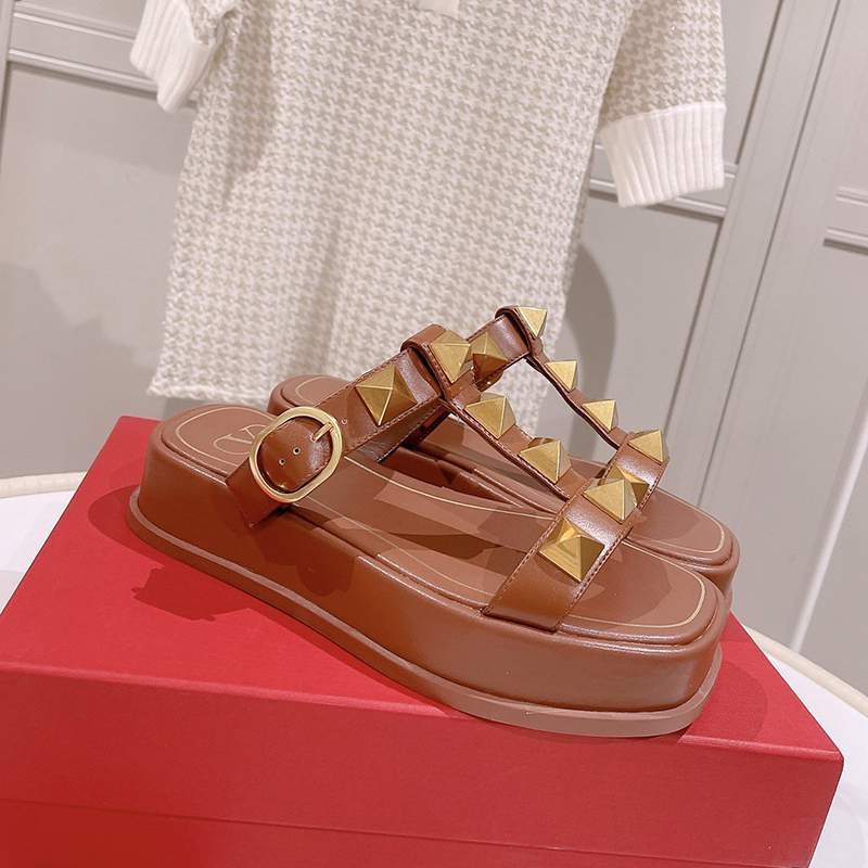 [Popular item] Valentino rivet platform sandals parody Vuc04280