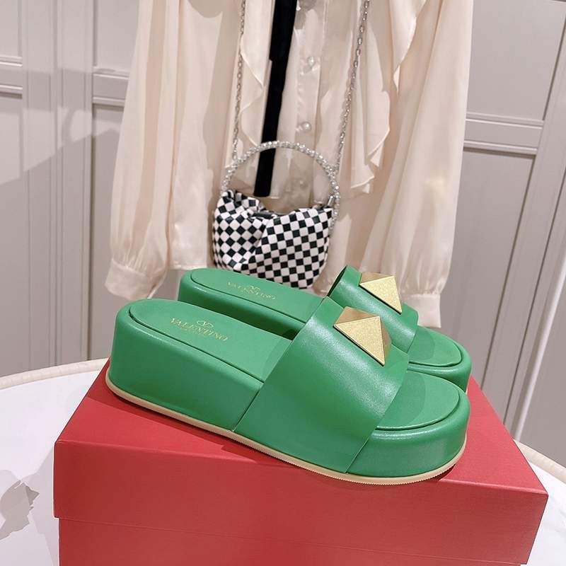 Classic 2022 Spring and Summer New Valentino Rivet Platform Sandals Fake Vux07992