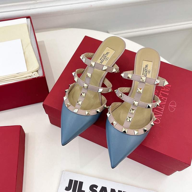 New Valentino Pumps Replica Roman Stud Calfskin Pumps Vux19838