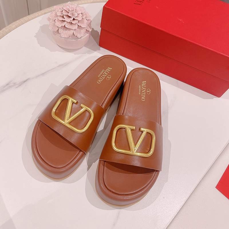Classic and comfortable Valentino rivet platform sandals replica Vui97176