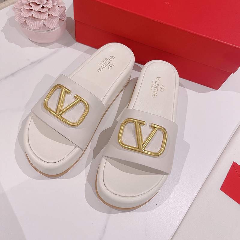 Super rare! Valentino super cheap 2022 spring and summer new rivet platform sandals [tracking included] Vuq31012