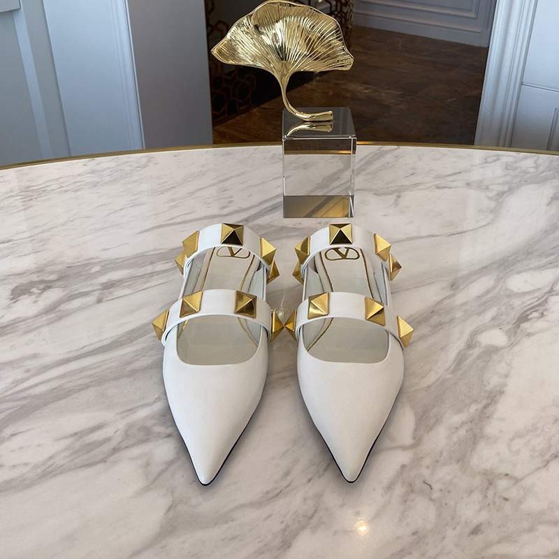 Valentino 2022 Spring and Summer New Rivet Sandals Fake Vuc54354